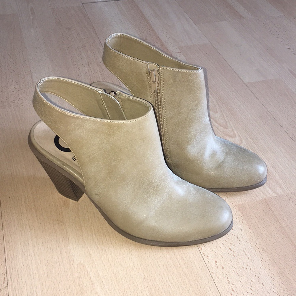 🔵G by Guess open back light tan ankle booties